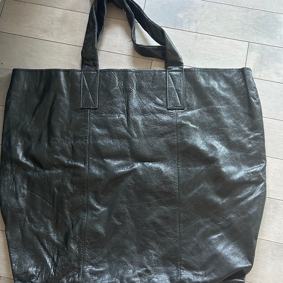 Faux Leather oversized tote - Picture 2 of 3